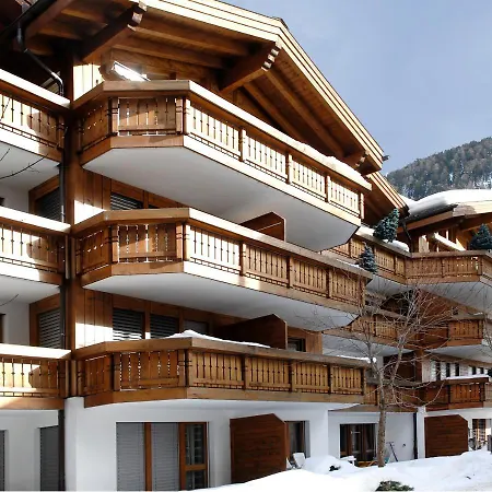 Everest Apartment
